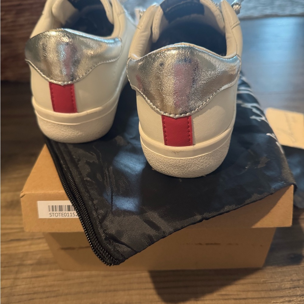 Vintage Star Sneakers w/ Silver or White Laces in Excellent Condition w/ bag - Picture 4 of 4